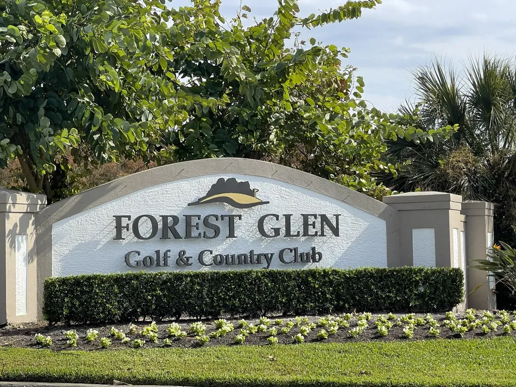3965 Bishopwood E Naples FL 34114