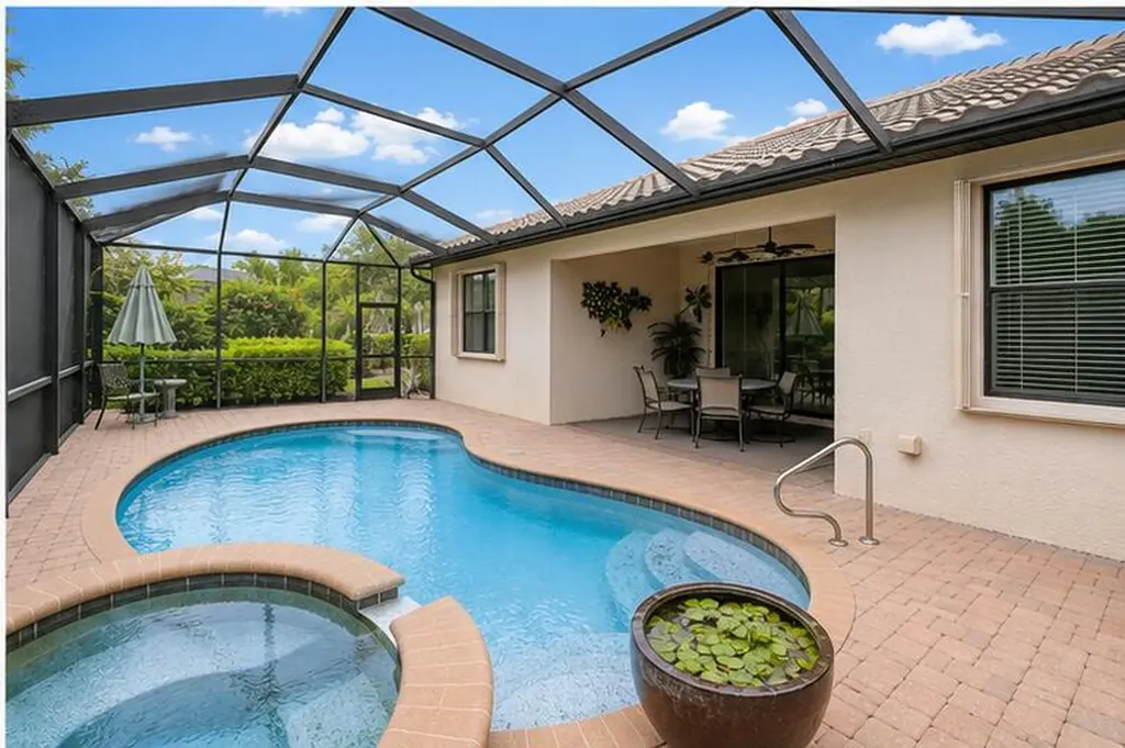 3934 Sapphire Way Naples FL 34114