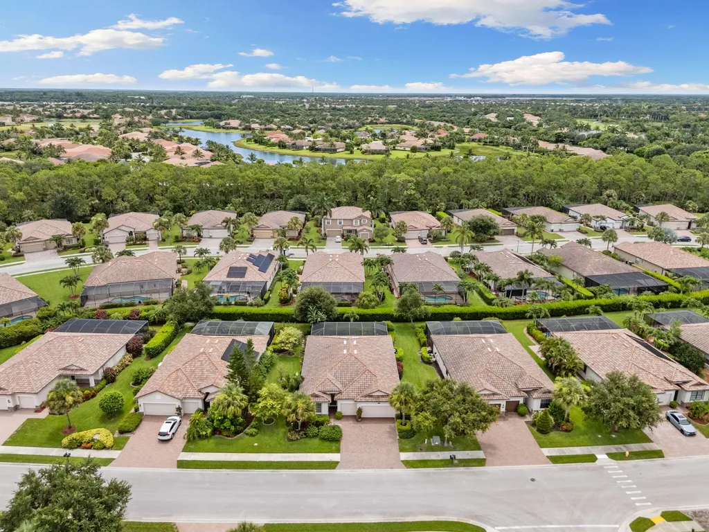 3934 Sapphire Way Naples FL 34114