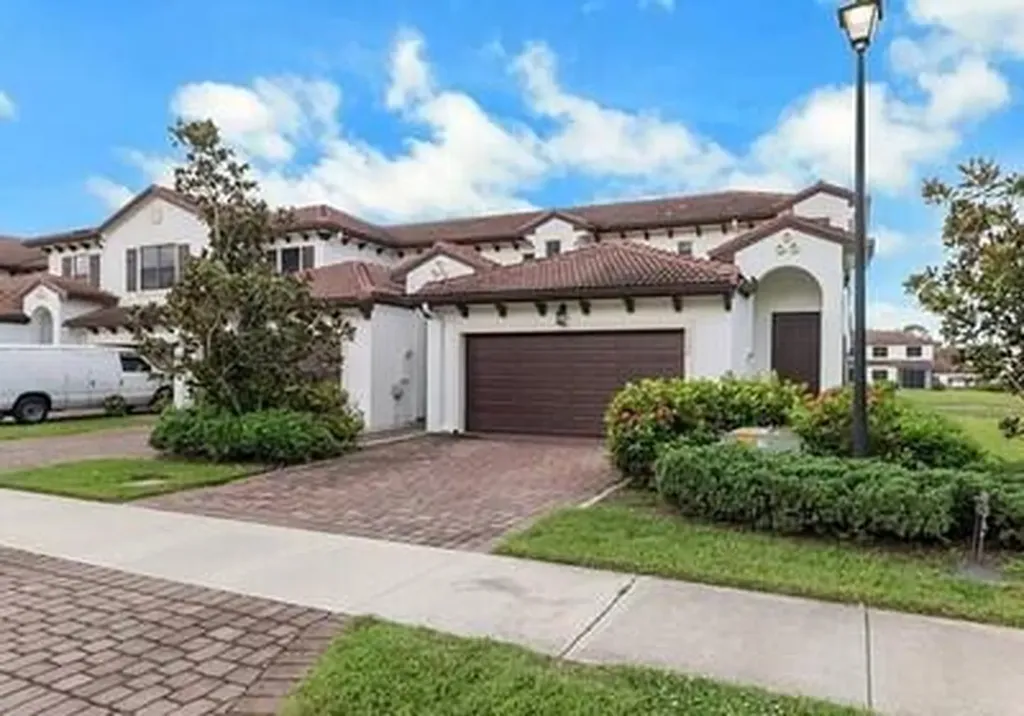 Naples FL, 7948 Bristol Circle