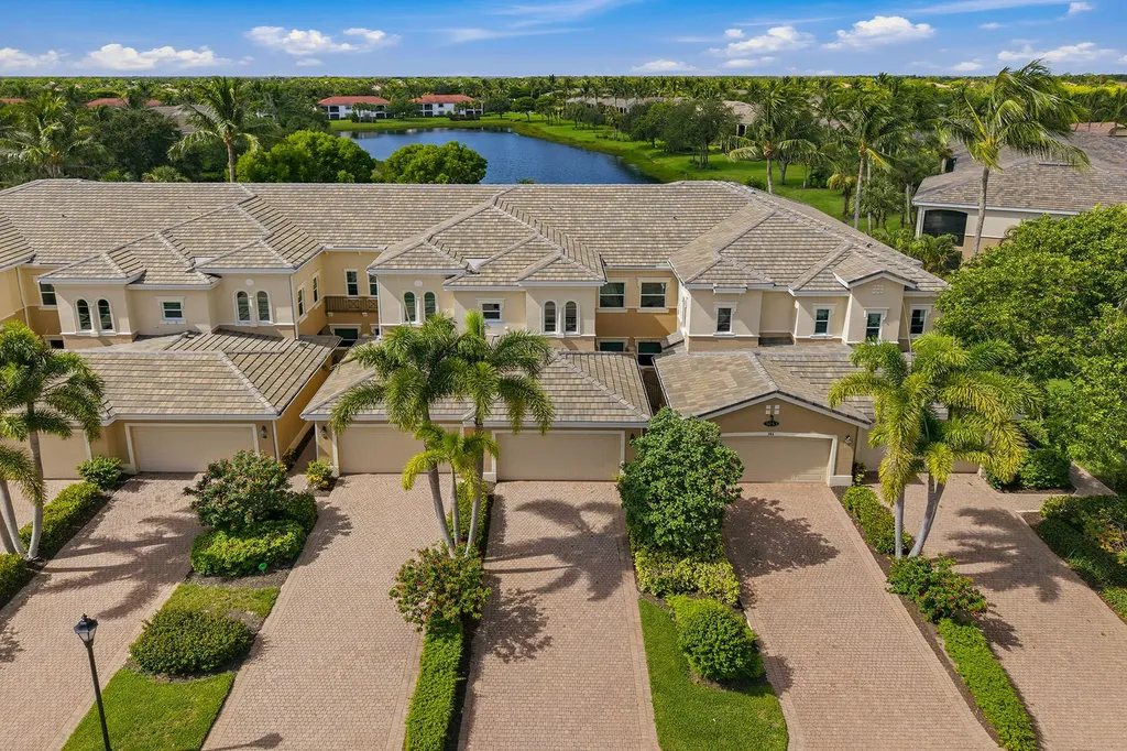 Naples FL, 3053 Aviamar Circle, Unit 203