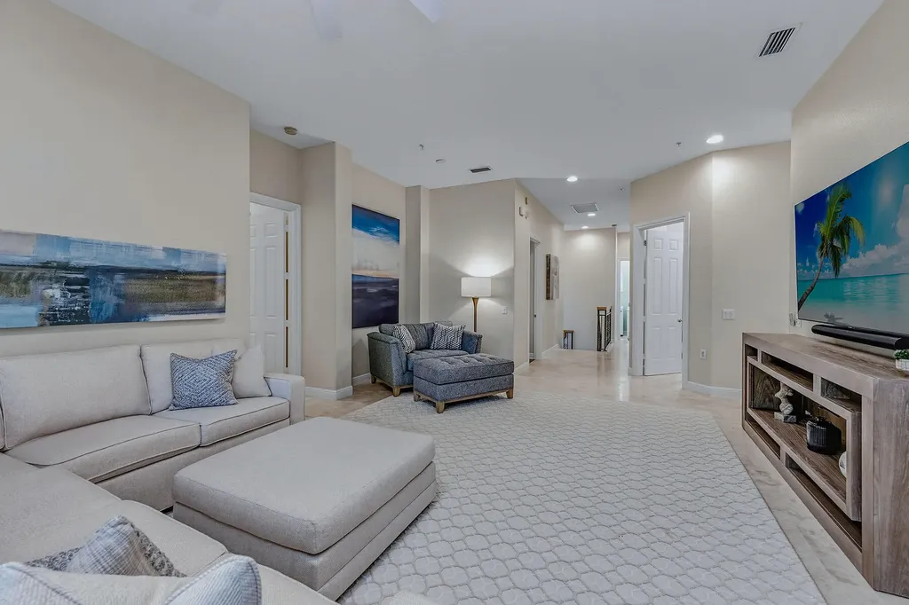 3053 Aviamar Circle Naples FL 34114