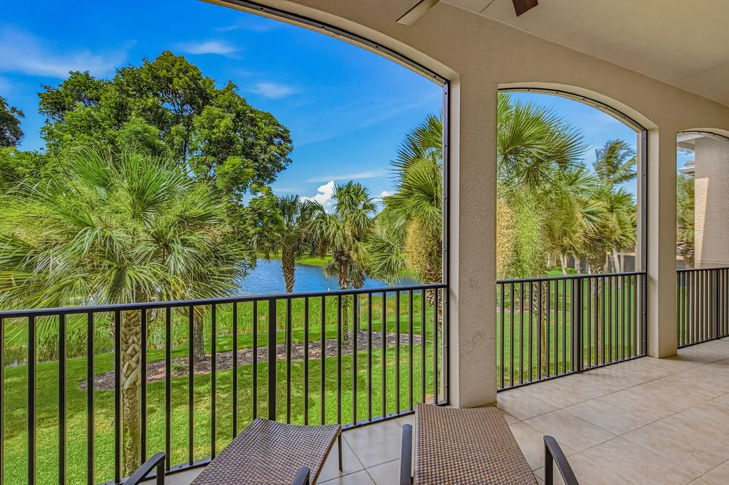 3053 Aviamar Circle Naples FL 34114