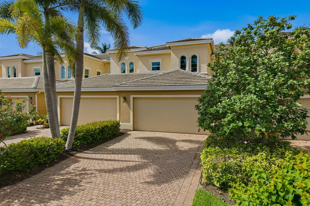 3053 Aviamar Circle Naples FL 34114