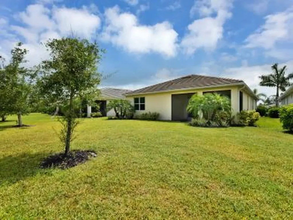 259 Tamarindo Lane Naples FL 34114