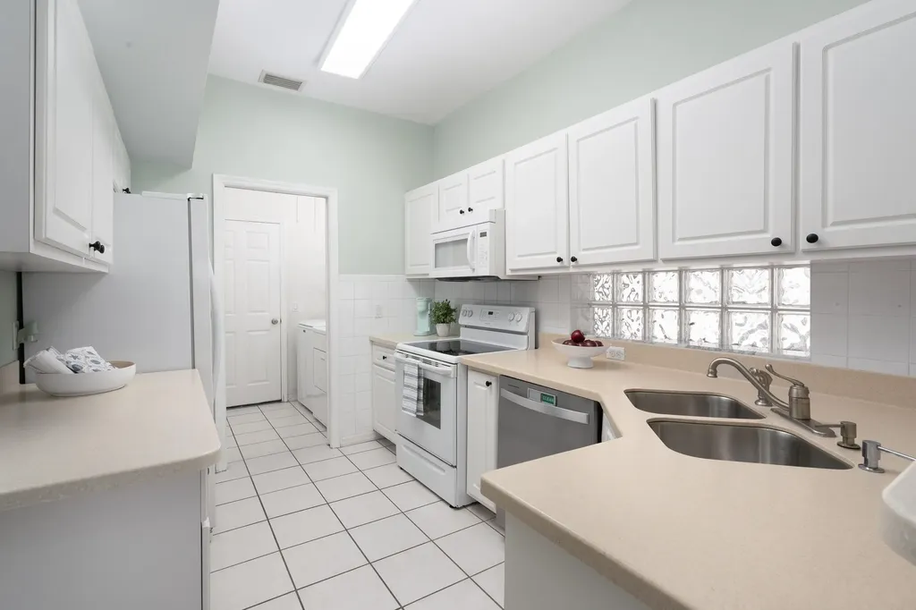 10717 Maui Circle Estero FL 33928