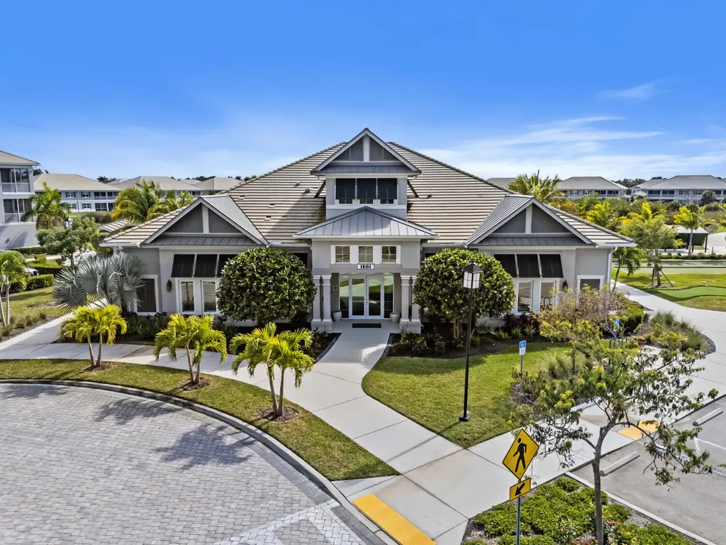 196 Indies Drive E Naples FL 34114