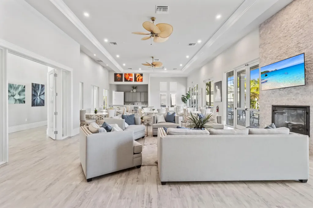 196 Indies Drive E Naples FL 34114