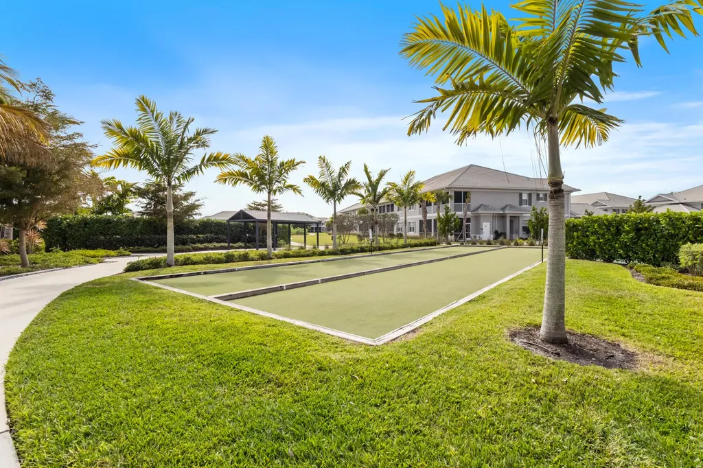 196 Indies Drive E Naples FL 34114