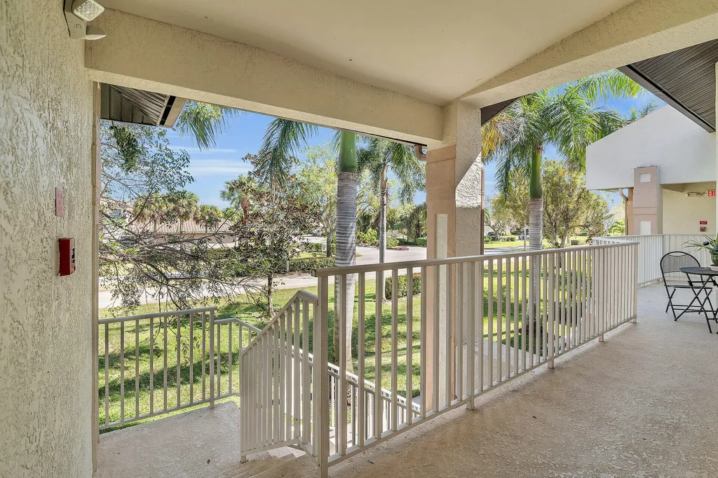 254 Newport Drive Naples FL 34114
