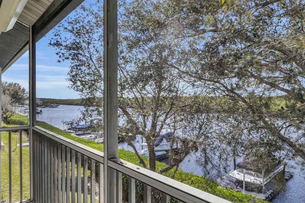 254 Newport Drive Naples FL 34114