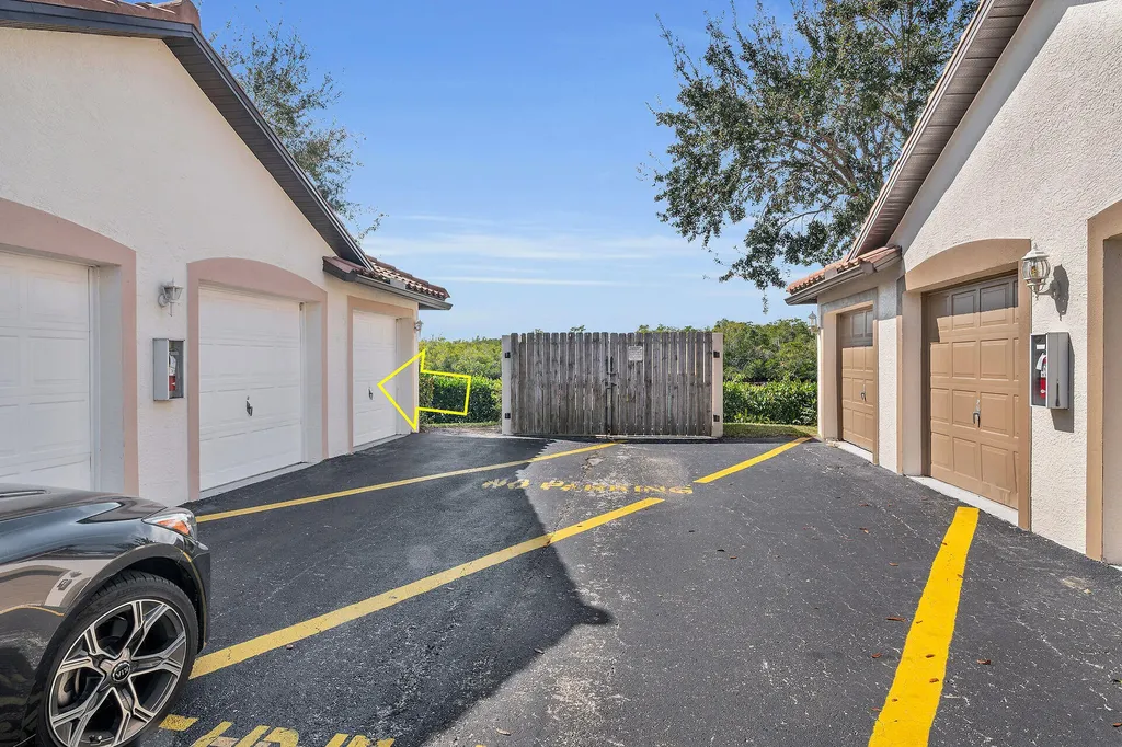 254 Newport Drive Naples FL 34114