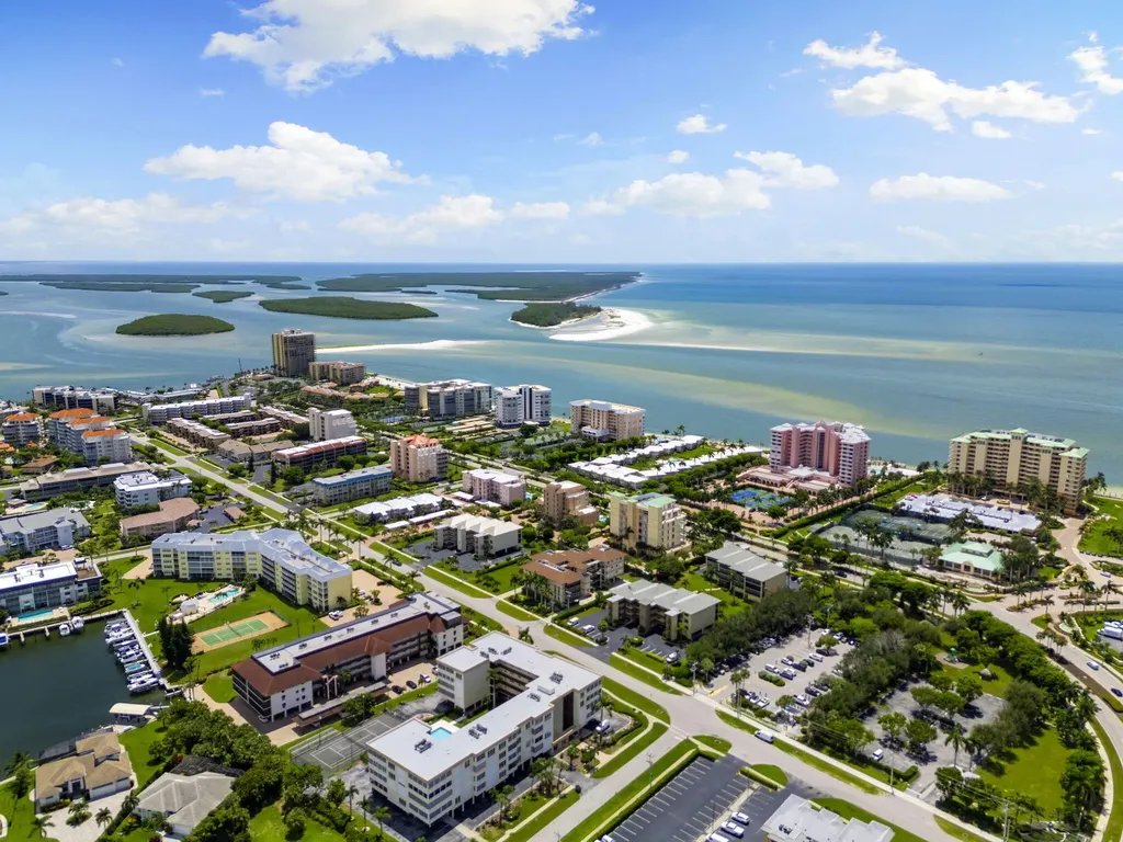 960 Swallow Avenue Marco Island FL 34145