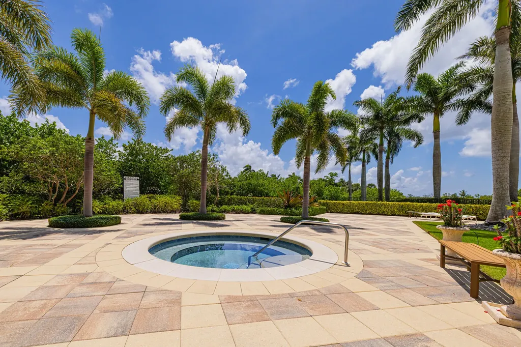 1060 Borghese Lane Naples FL 34114