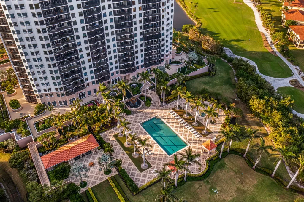 1060 Borghese Lane Naples FL 34114