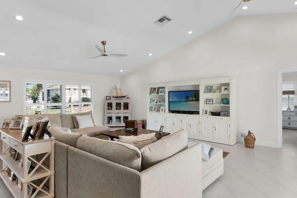 1609 Villa Court Marco Island FL 34145