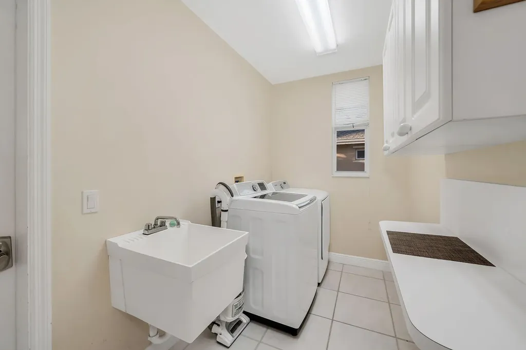 934 Marble Drive Naples FL 34104