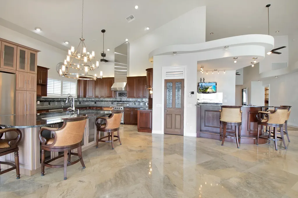 28 W Pelican Street Naples FL 34113