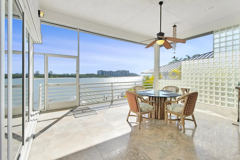 28 W Pelican Street Naples FL 34113