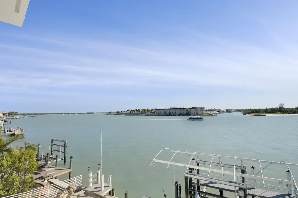 28 W Pelican Street Naples FL 34113