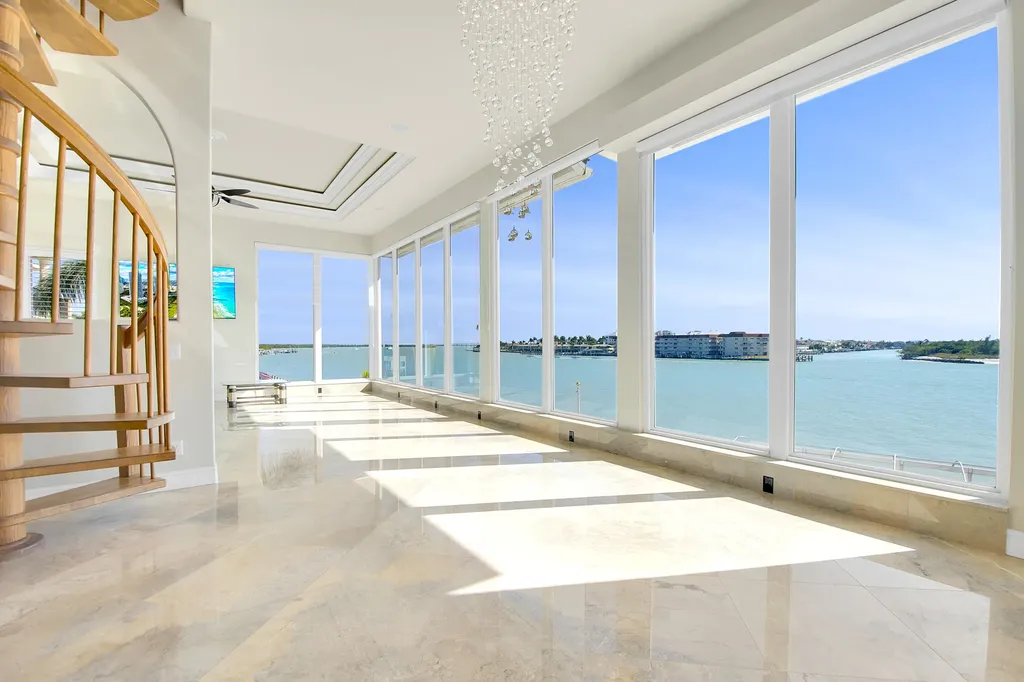 28 W Pelican Street Naples FL 34113