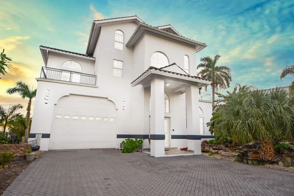 28 W Pelican Street Naples FL 34113