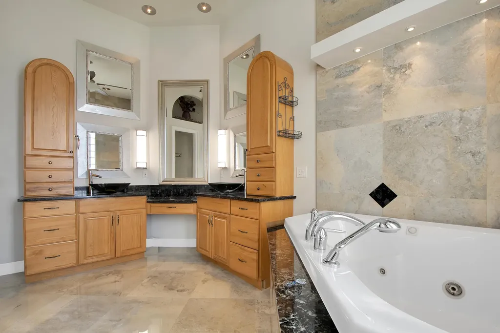 28 W Pelican Street Naples FL 34113