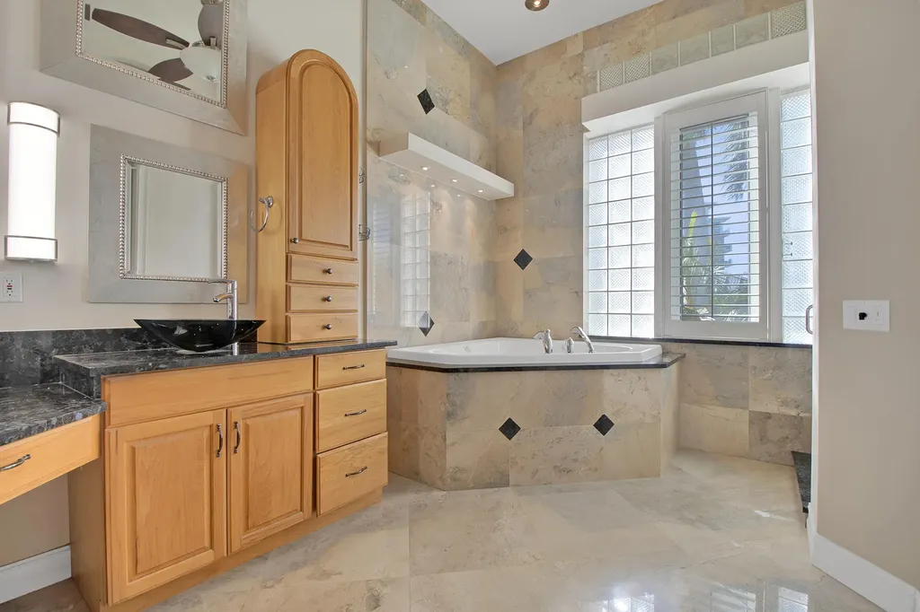 28 W Pelican Street Naples FL 34113