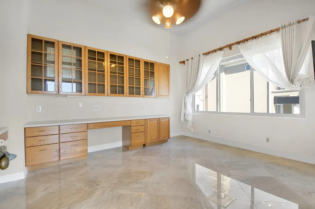 28 W Pelican Street Naples FL 34113