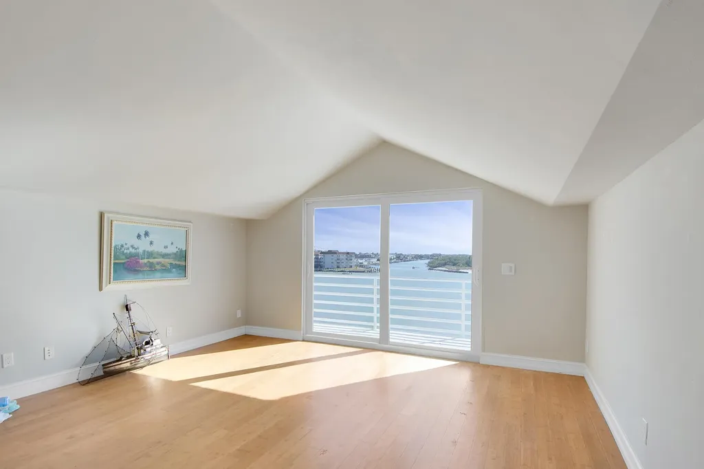 28 W Pelican Street Naples FL 34113