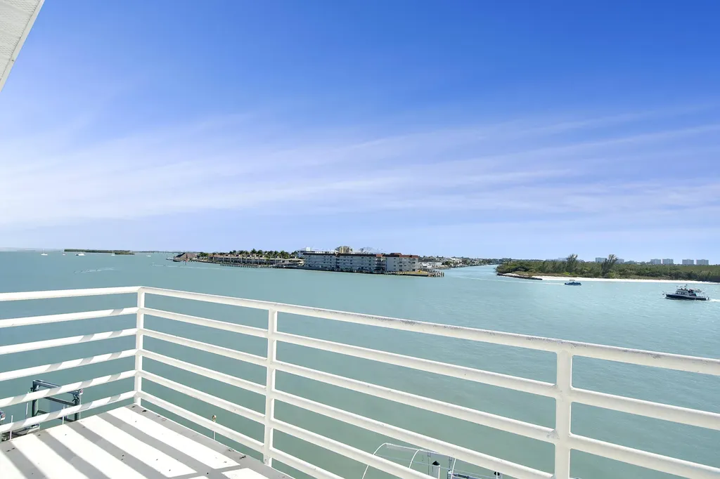 28 W Pelican Street Naples FL 34113