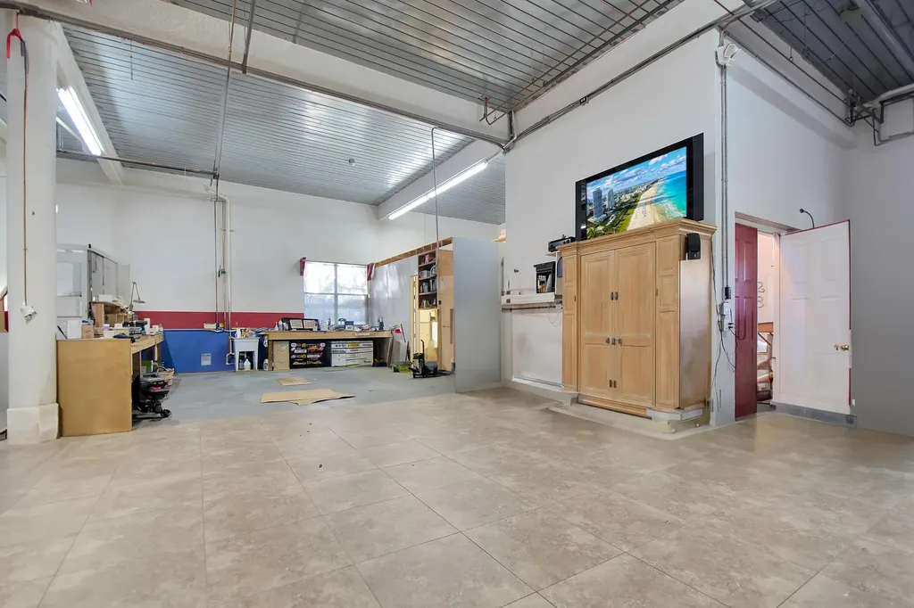 28 W Pelican Street Naples FL 34113