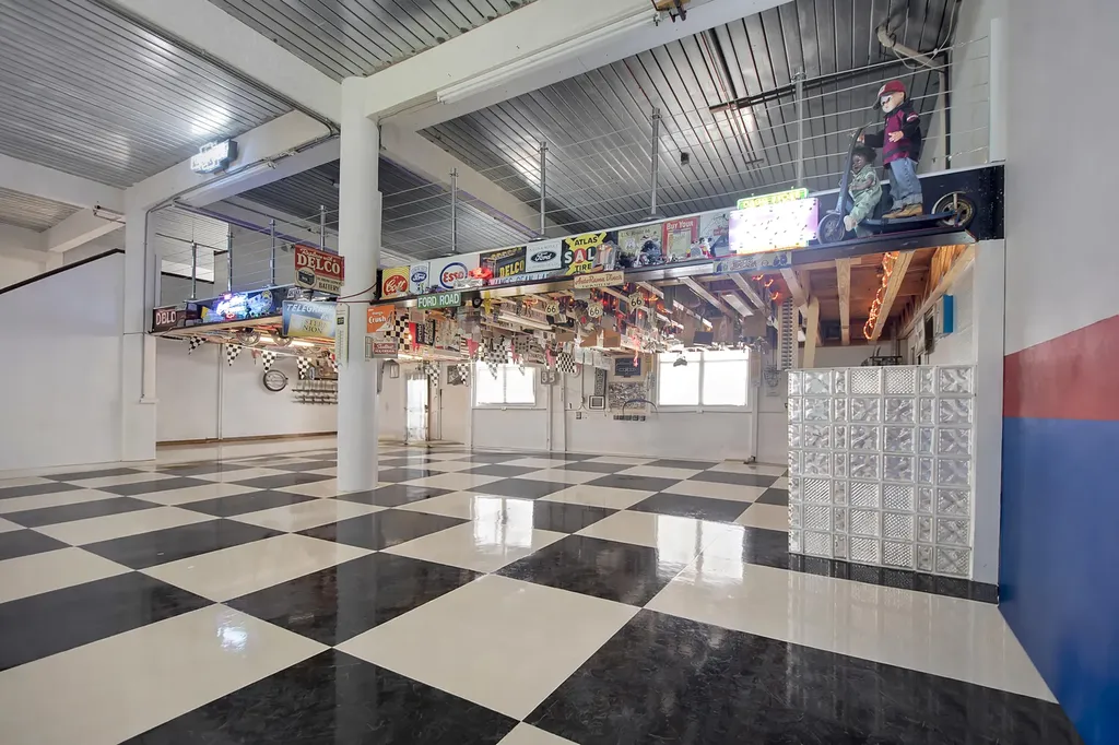 28 W Pelican Street Naples FL 34113