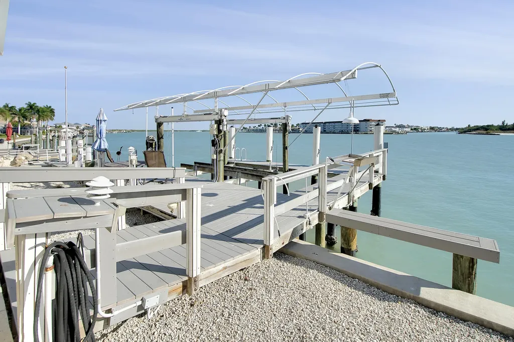 28 W Pelican Street Naples FL 34113