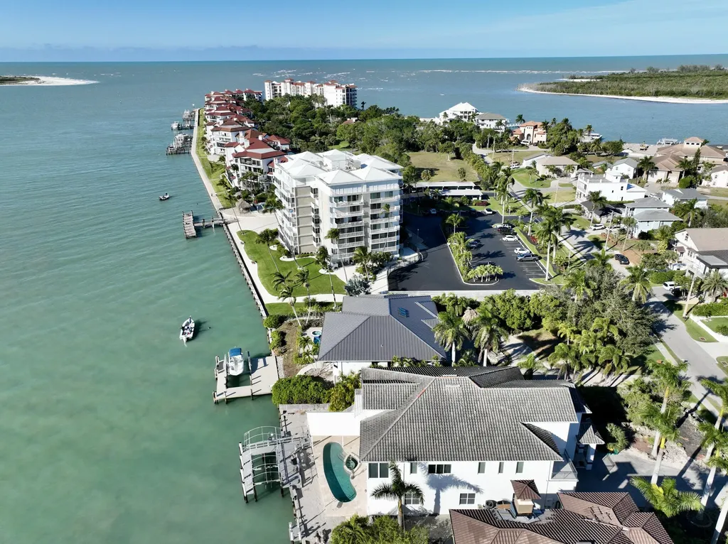 28 W Pelican Street Naples FL 34113