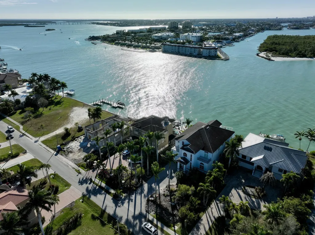 28 W Pelican Street Naples FL 34113