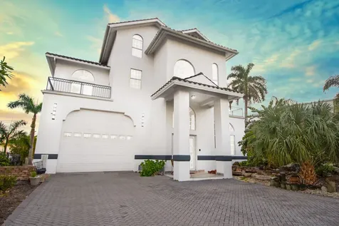 28 W Pelican Street Naples FL 34113