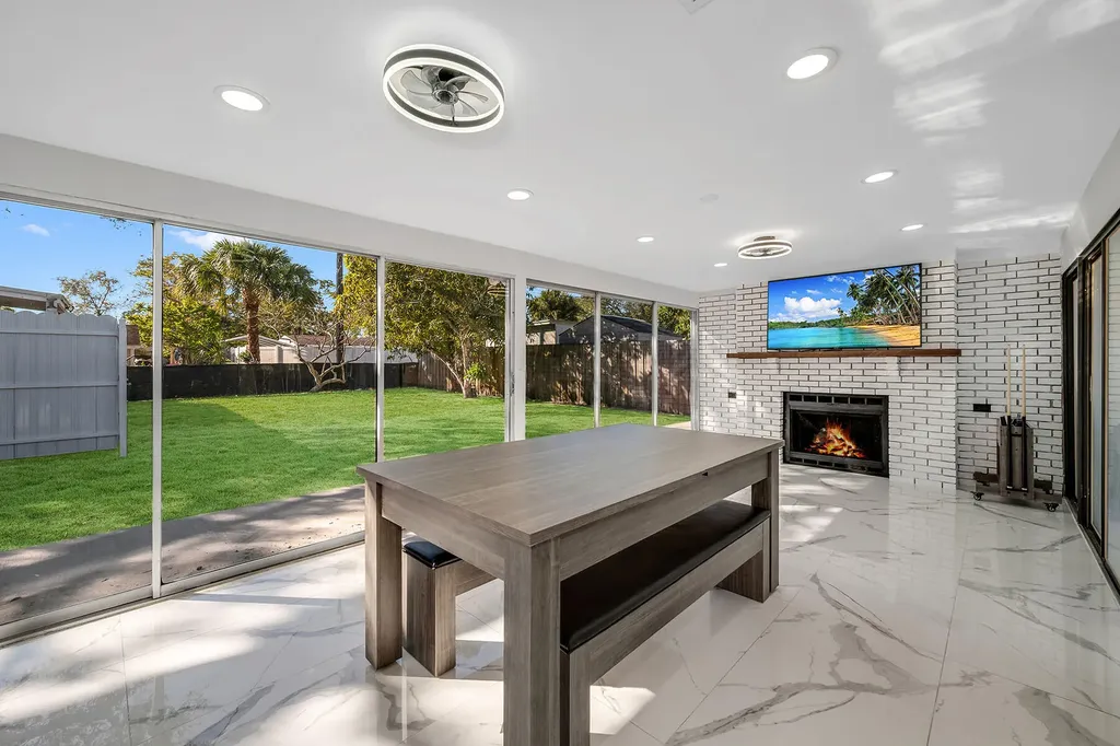 3954 Coconut Circle N Naples FL 34104