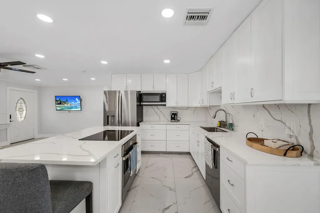 3954 Coconut Circle N Naples FL 34104