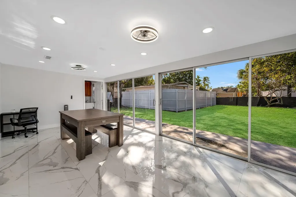 3954 Coconut Circle N Naples FL 34104