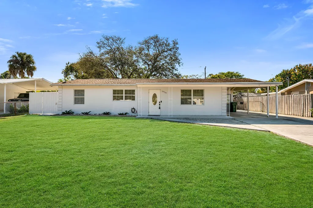 3954 Coconut Circle N Naples FL 34104