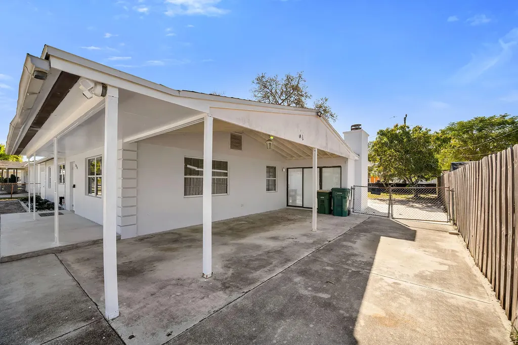 3954 Coconut Circle N Naples FL 34104