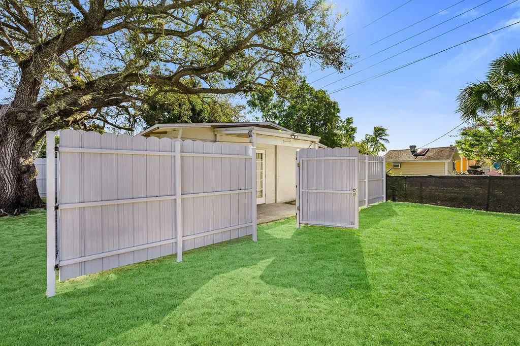 3954 Coconut Circle N Naples FL 34104