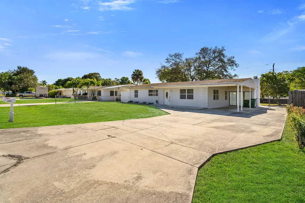 3954 Coconut Circle N Naples FL 34104