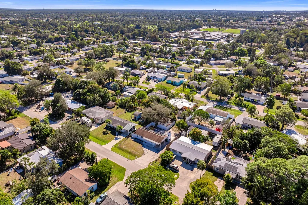 3954 Coconut Circle N Naples FL 34104