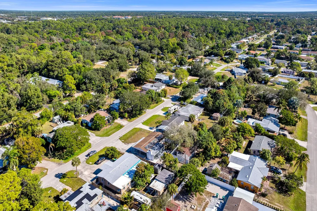 3954 Coconut Circle N Naples FL 34104