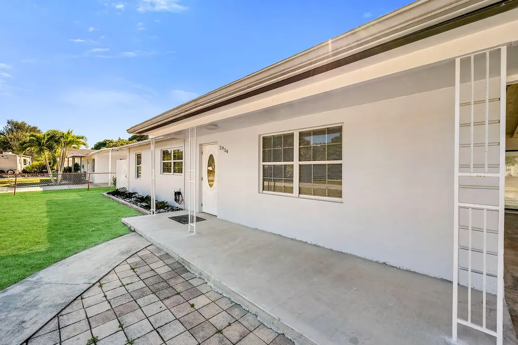 3954 Coconut Circle N Naples FL 34104