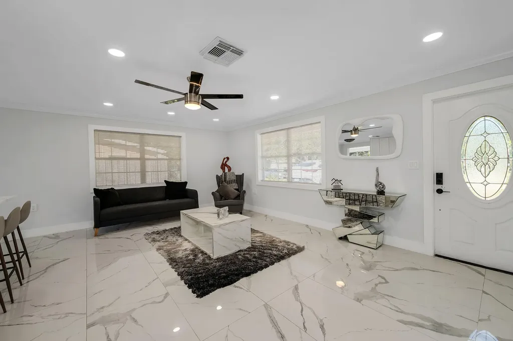 3954 Coconut Circle N Naples FL 34104