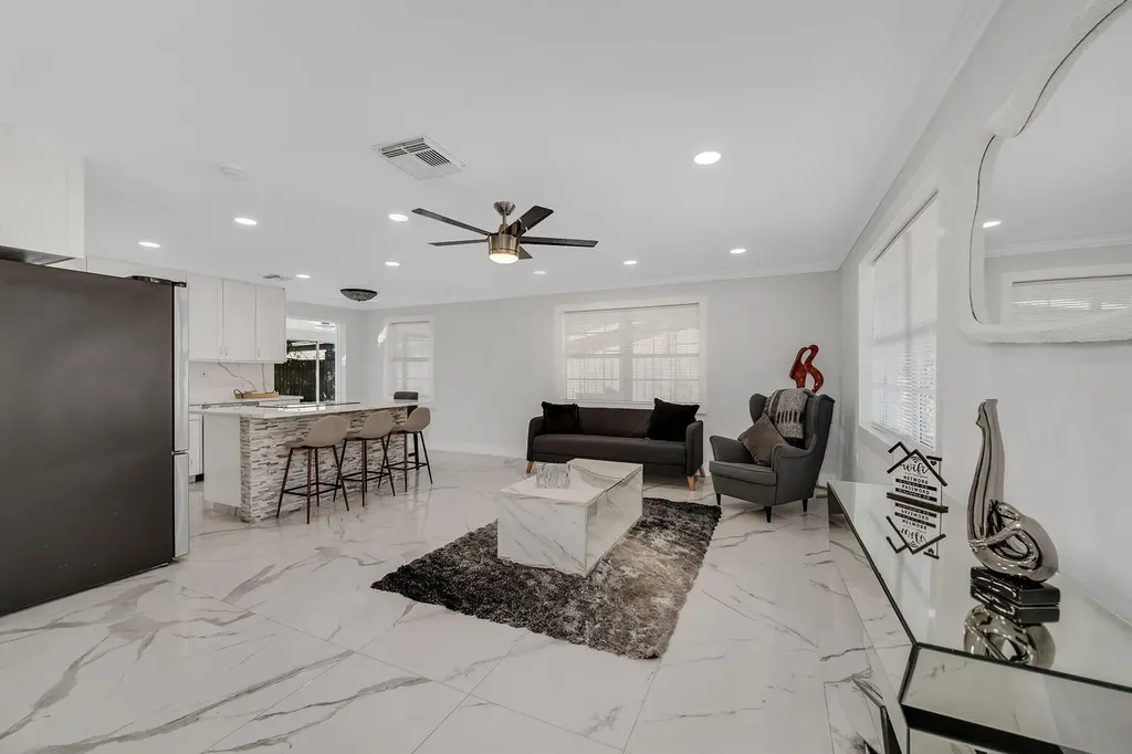 3954 Coconut Circle N Naples FL 34104