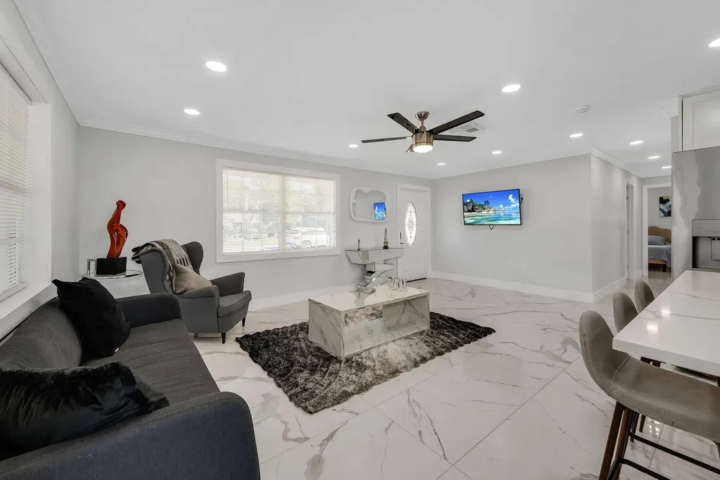 3954 Coconut Circle N Naples FL 34104